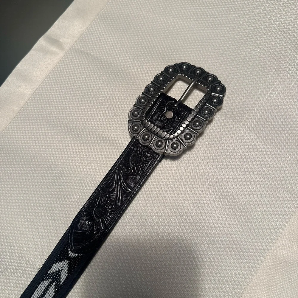 Like NEW! Idyllwind Black and Silver Floral Buckle Belt - Picture 5 of 8
